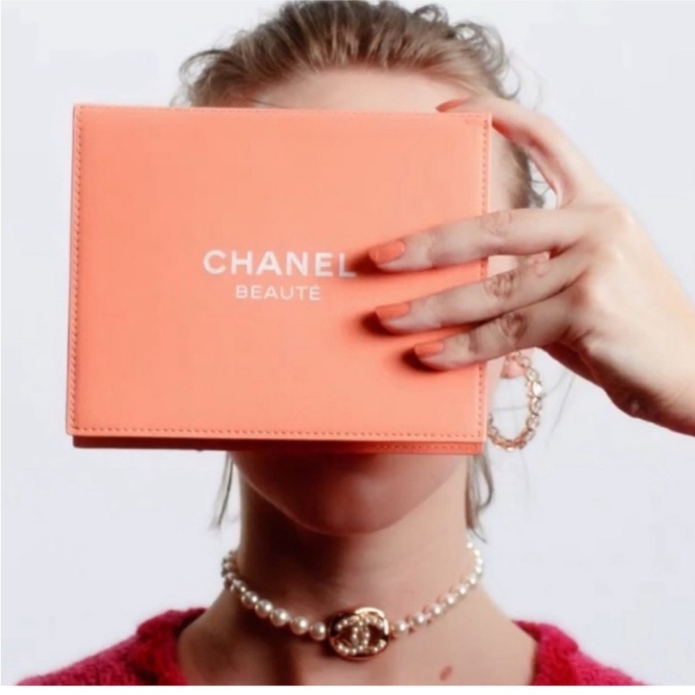 NEW✨Chanel Cosmetic Bag Signature Style